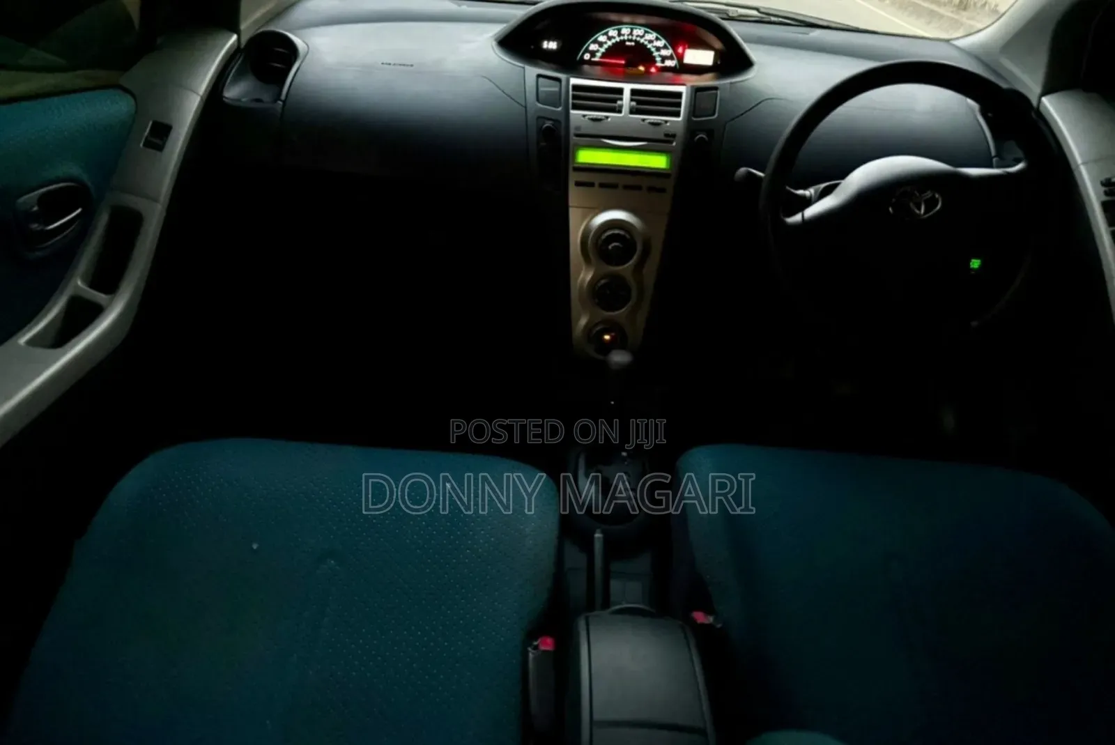 Toyota Vitz 2005 Silver