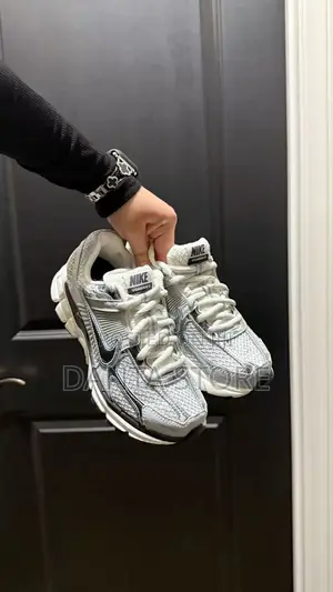 Nike Zoom Vomero 5 White