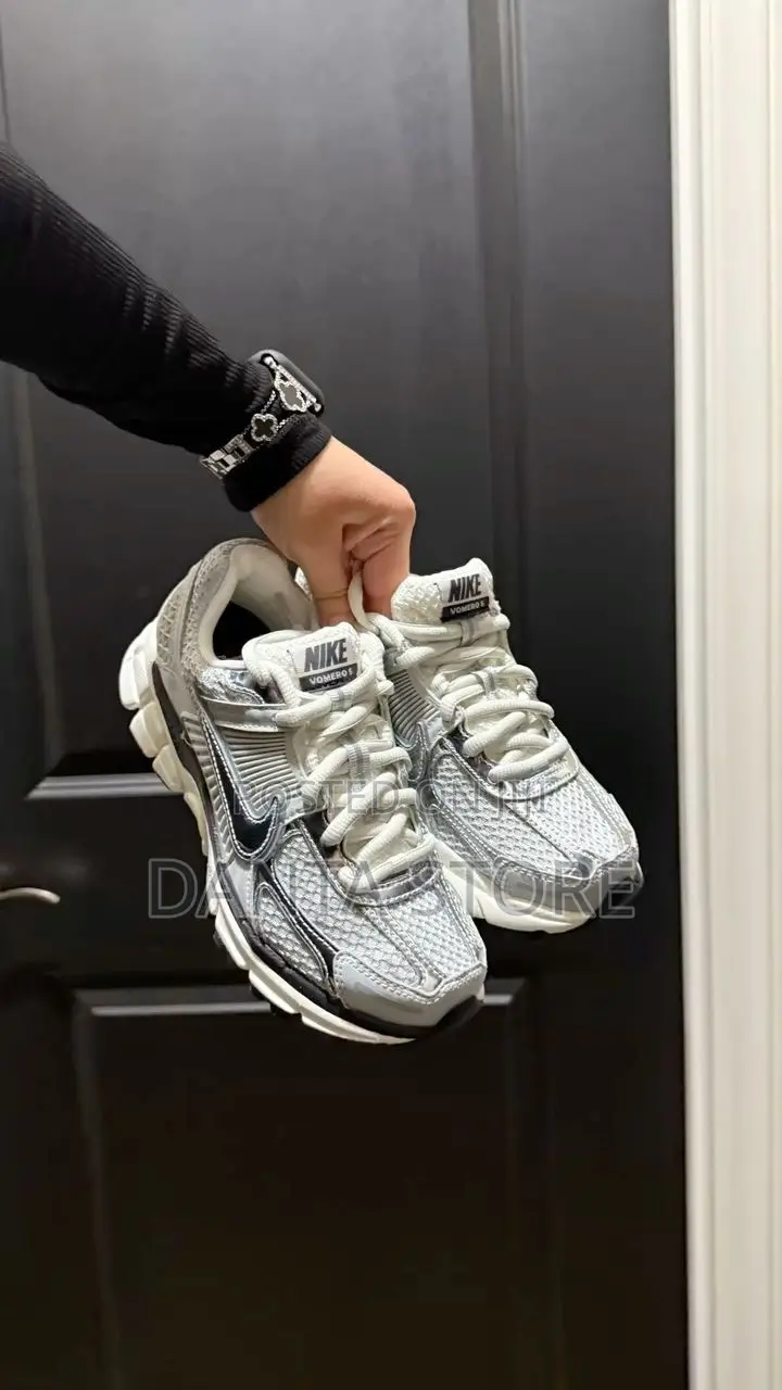 Nike Zoom Vomero 5 White