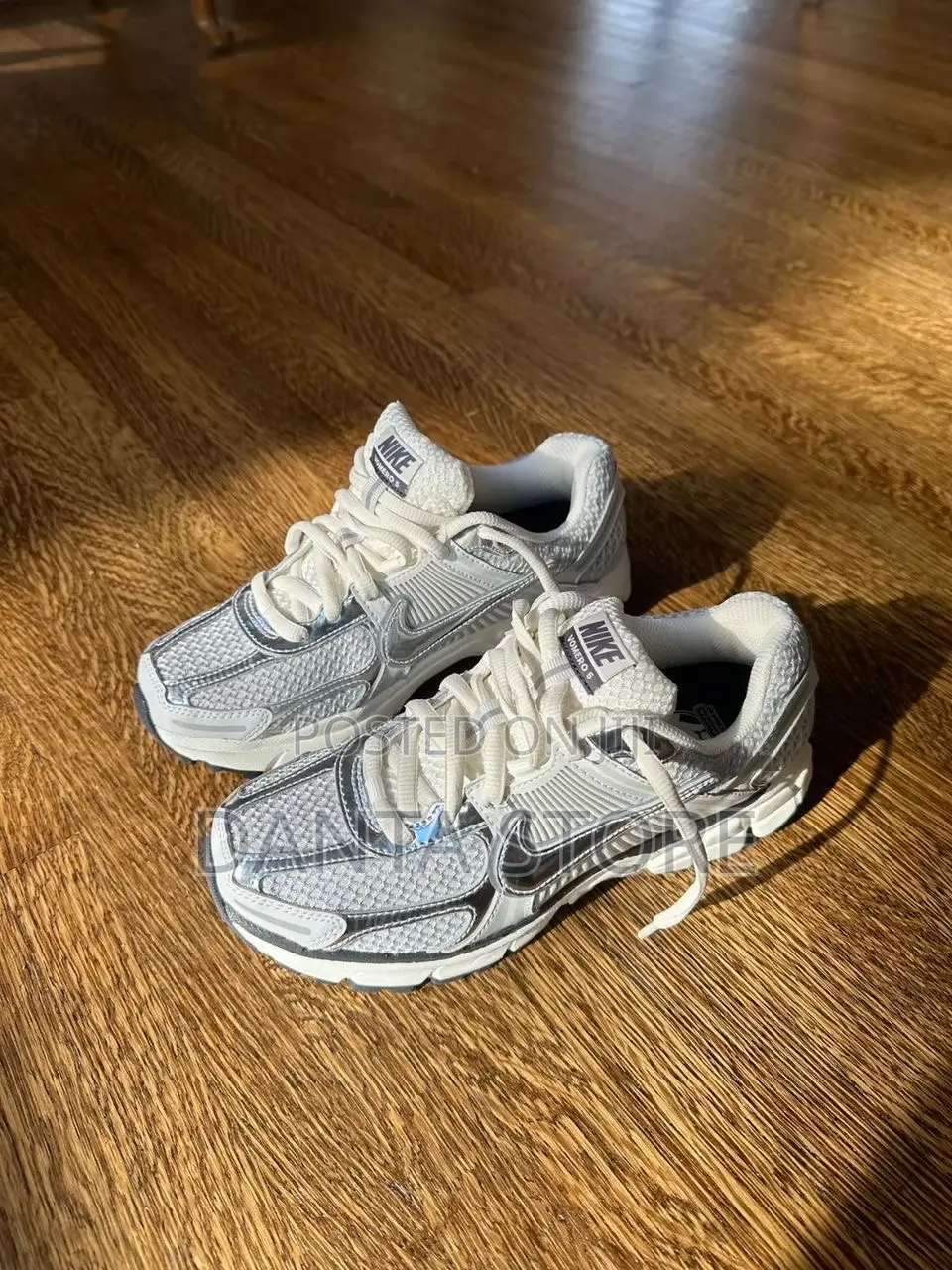 Nike Zoom Vomero 5 White
