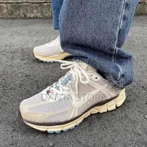 Nike Zoom Vomero 5 White