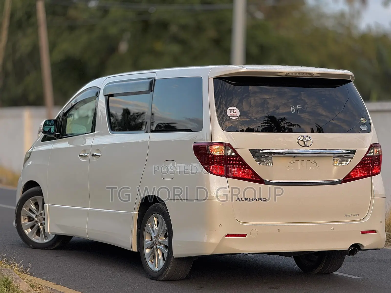 Toyota Alphard 2.4 Petrol FWD 2009 White