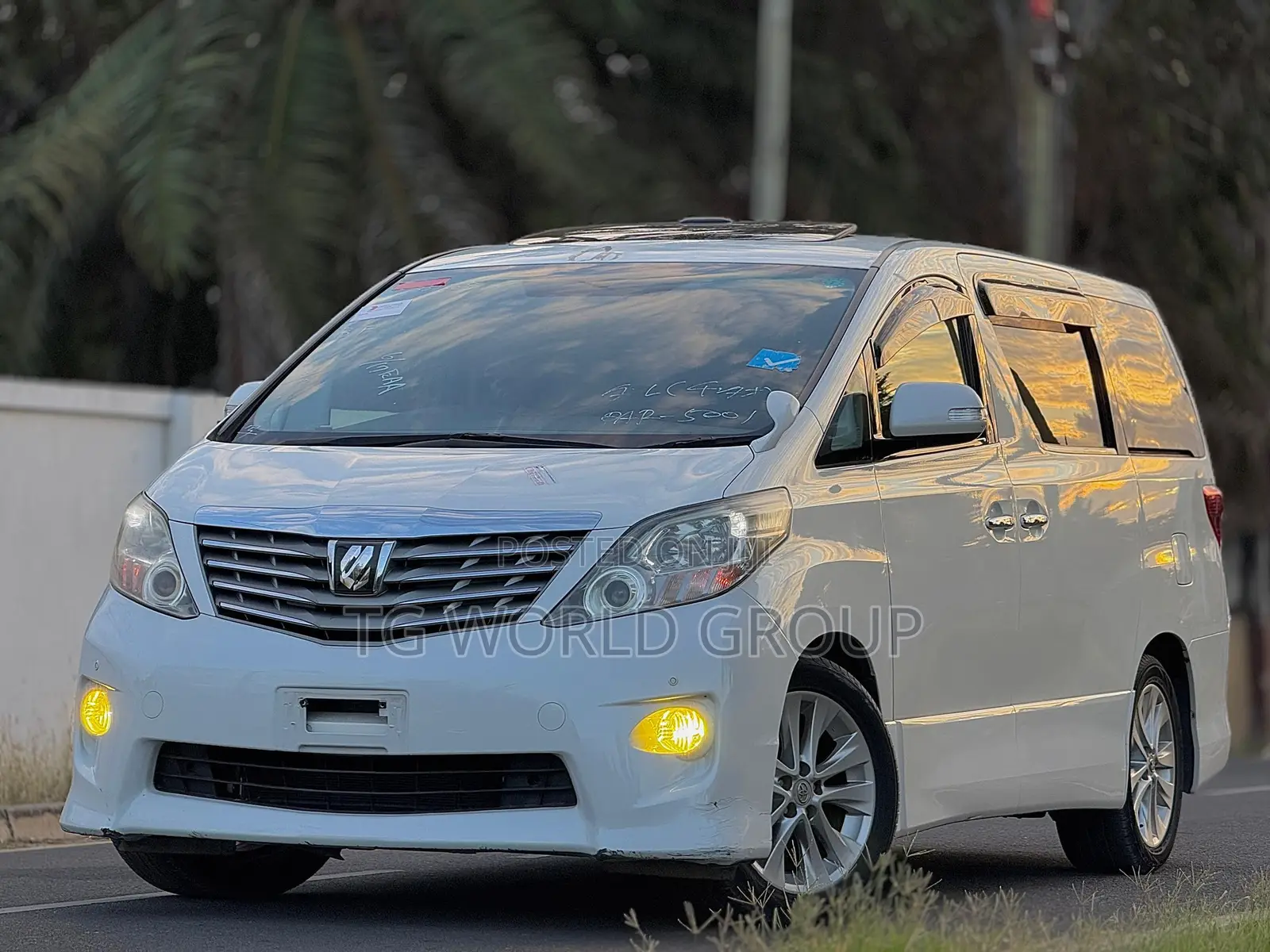 Toyota Alphard 2.4 Petrol FWD 2009 White