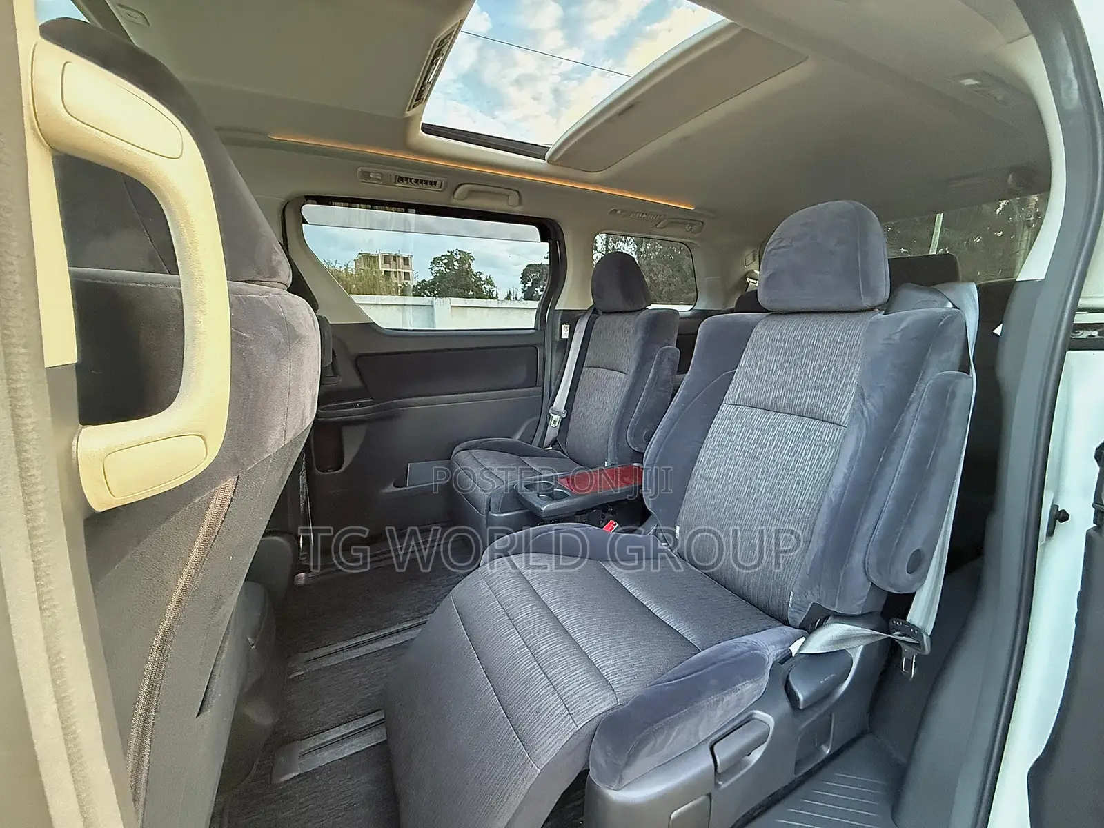 Toyota Alphard 2.4 Petrol FWD 2009 White