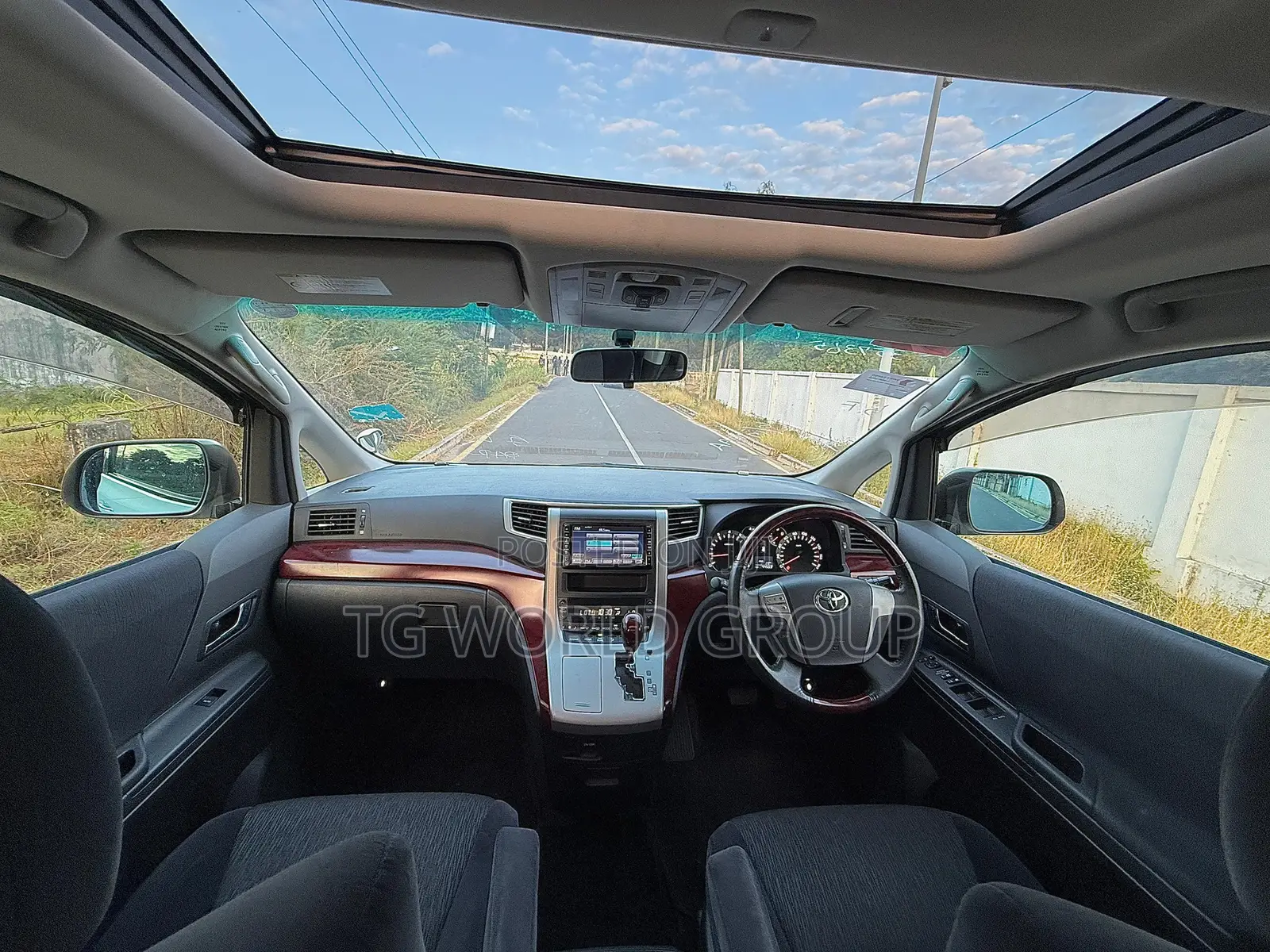 Toyota Alphard 2.4 Petrol FWD 2009 White