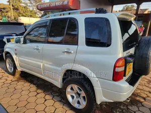 Suzuki Grand Vitara XL 7 2002 White