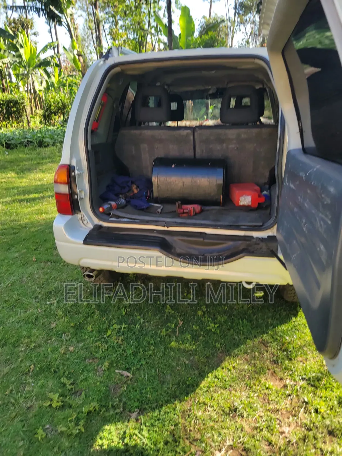 Suzuki Grand Vitara XL 7 2002 White