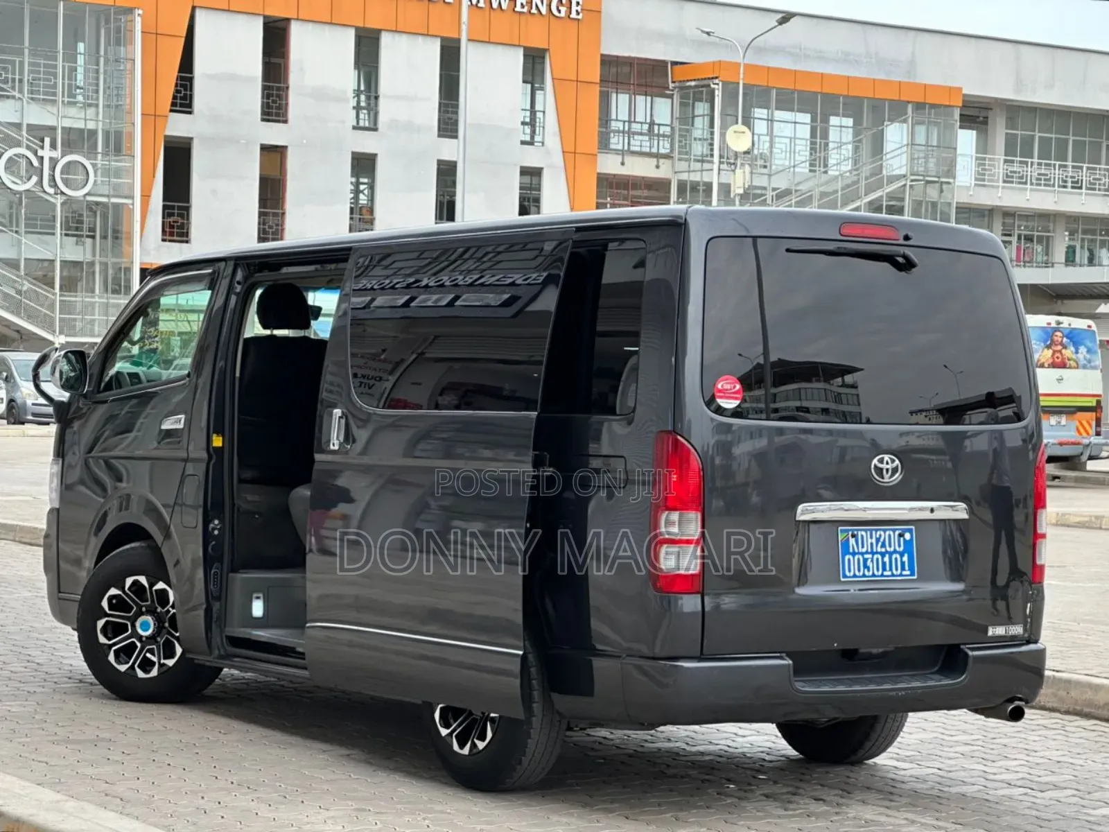 Toyota HiAce 2005 Black
