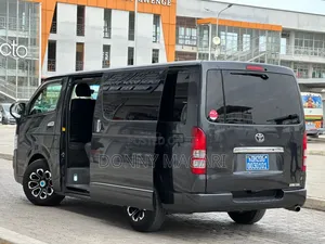 Toyota HiAce 2005 Black