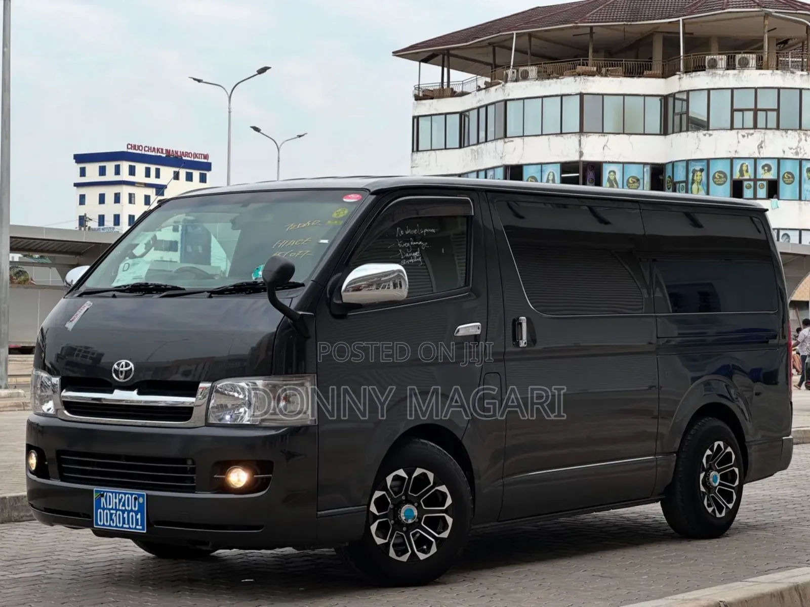 Toyota HiAce 2005 Black