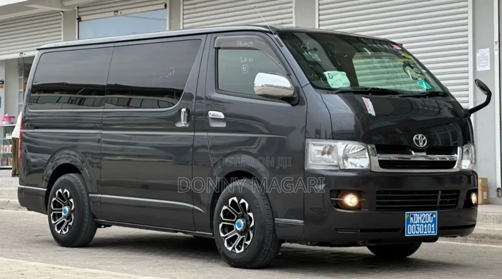 Toyota HiAce 2005 Black