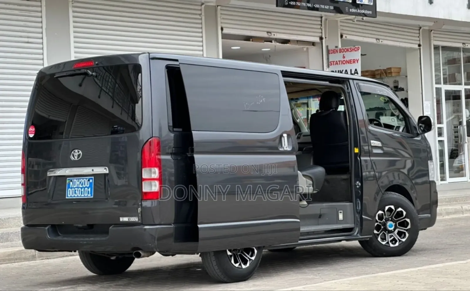 Toyota HiAce 2005 Black