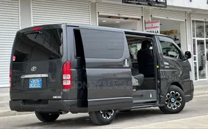 Toyota HiAce 2005 Black