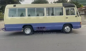 Toyota Coaster 2004 Yellow
