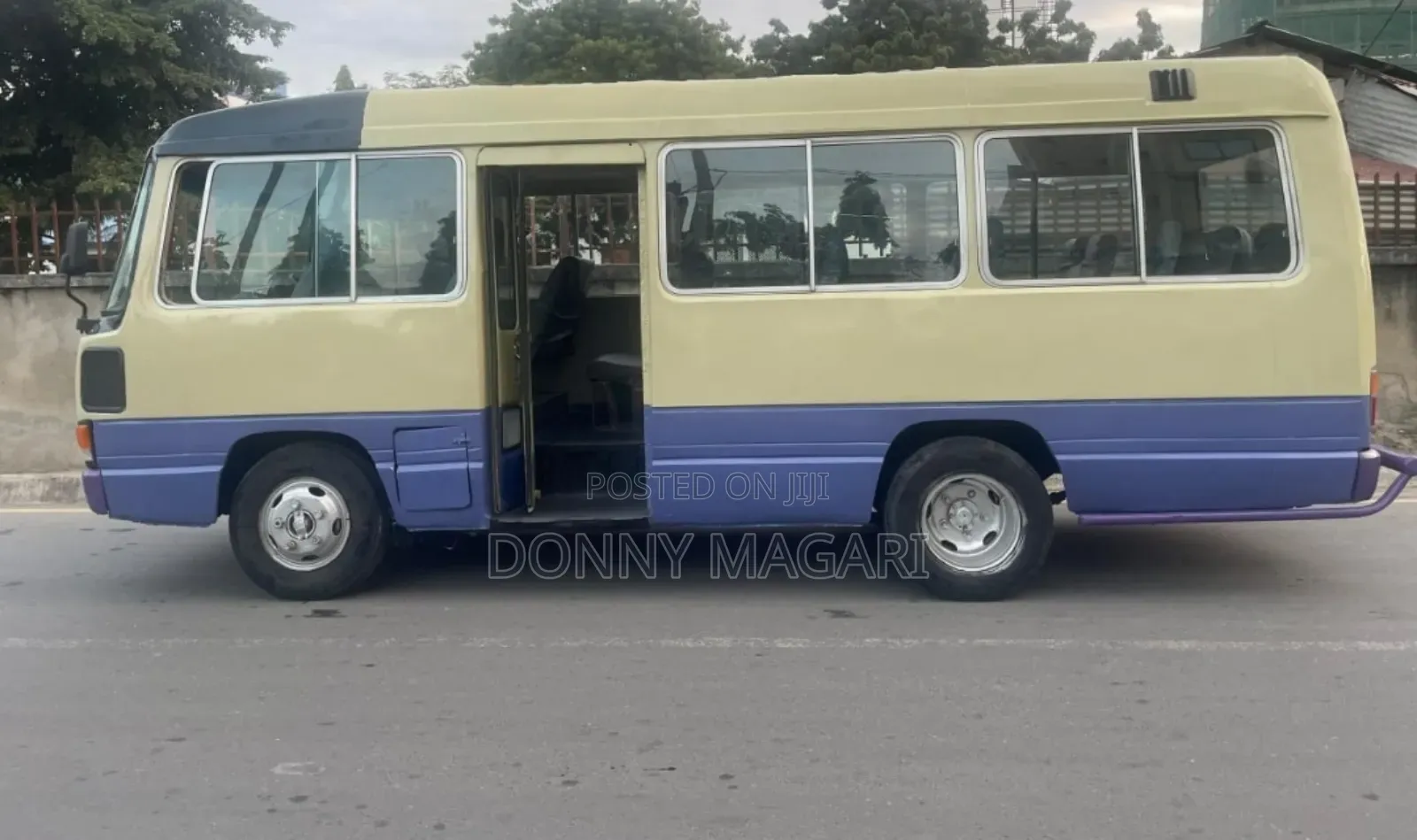 Toyota Coaster 2004 Yellow