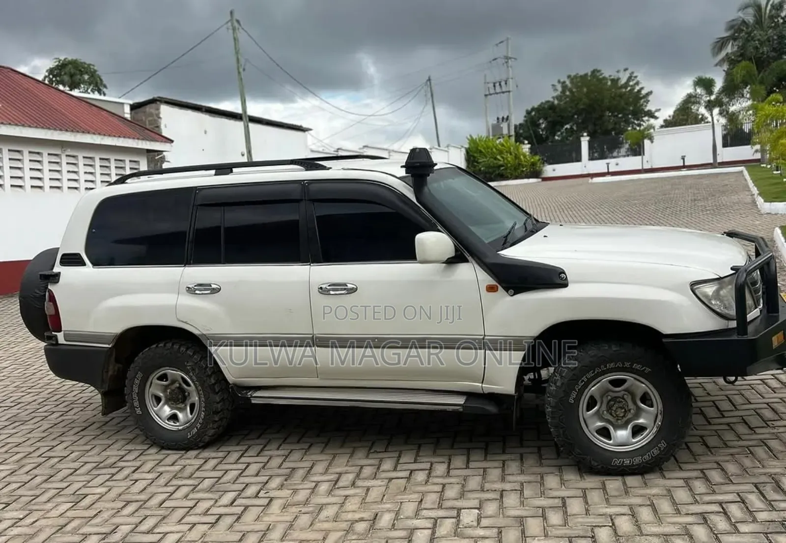 Toyota Land Cruiser 2000 White