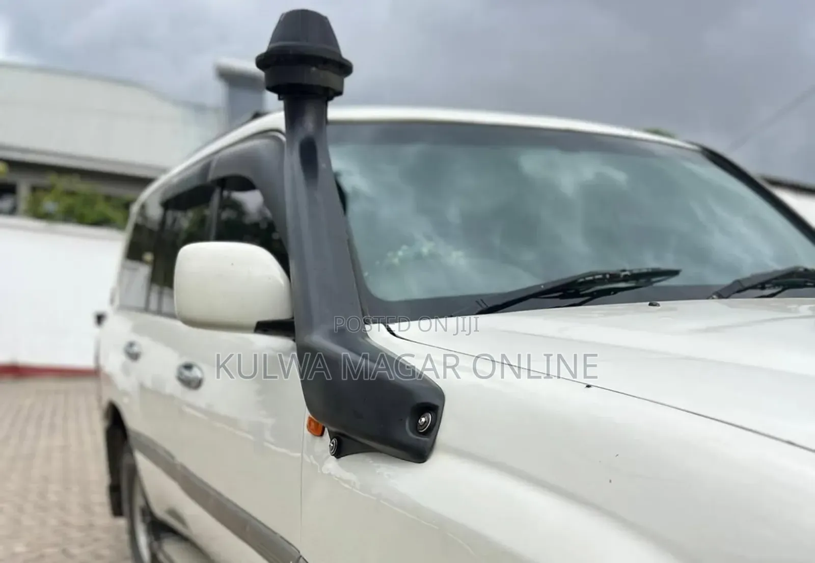 Toyota Land Cruiser 2000 White