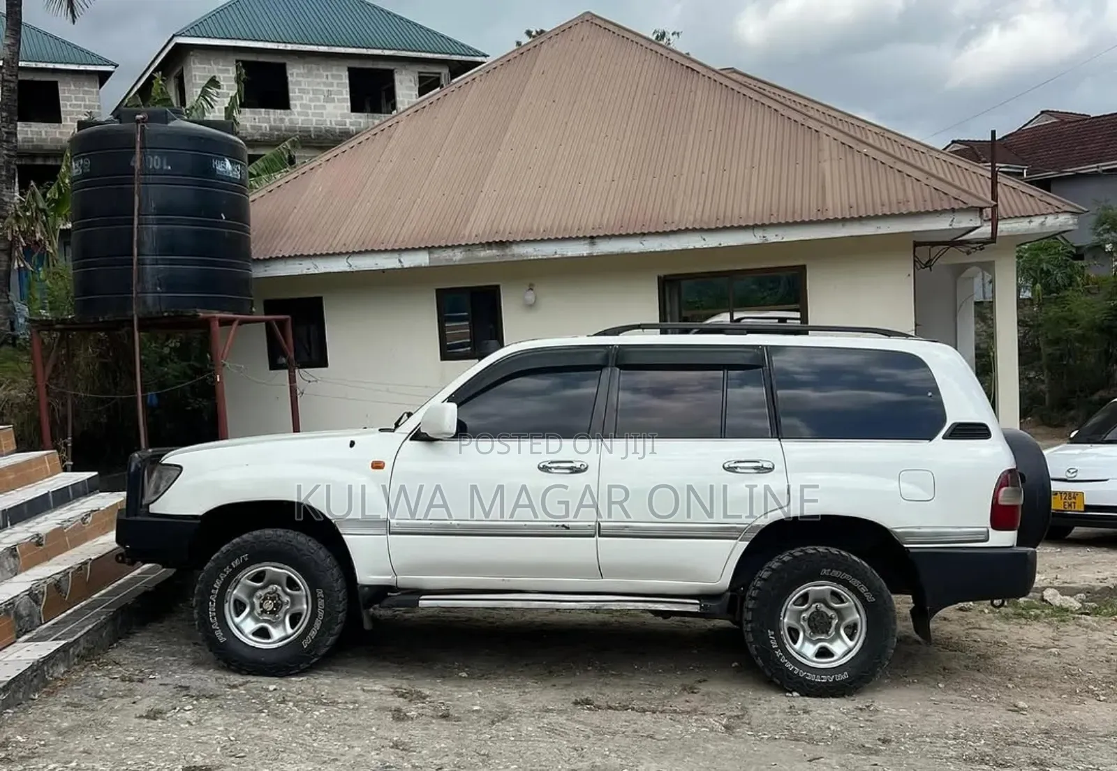Toyota Land Cruiser 2000 White