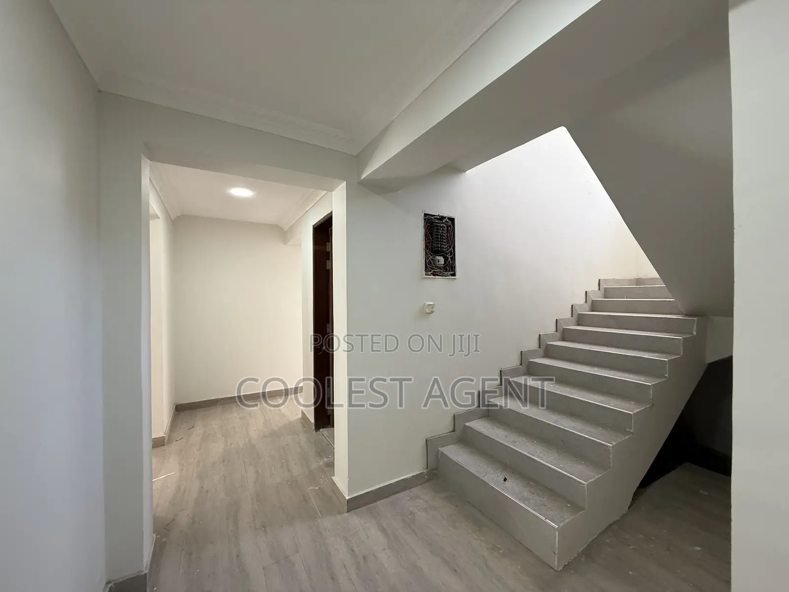 5bdrm Bungalow in Coolest Estate, Oyster Bay for rent