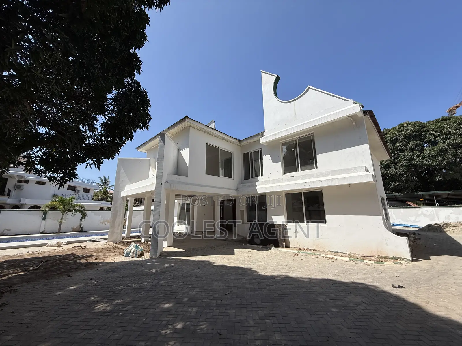 5bdrm Bungalow in Coolest Estate, Oyster Bay for rent