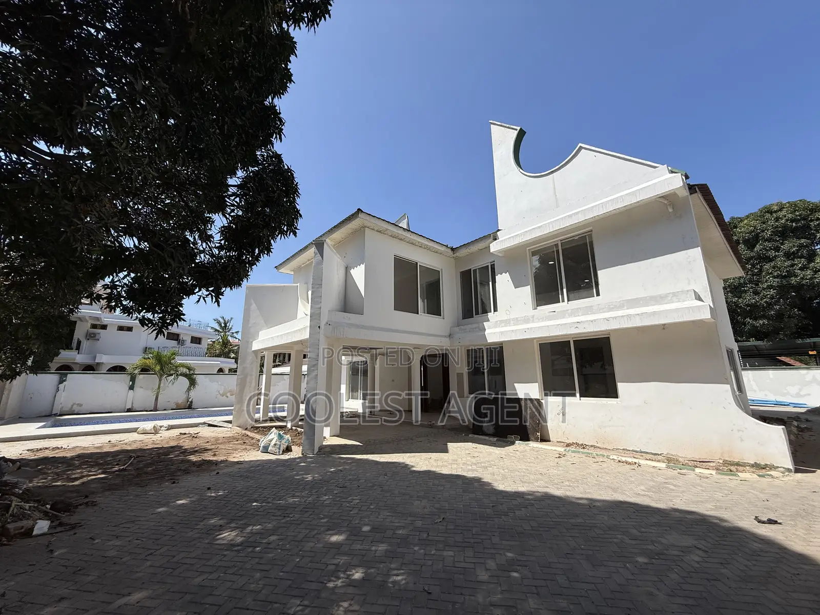 5bdrm Bungalow in Coolest Estate, Oyster Bay for rent