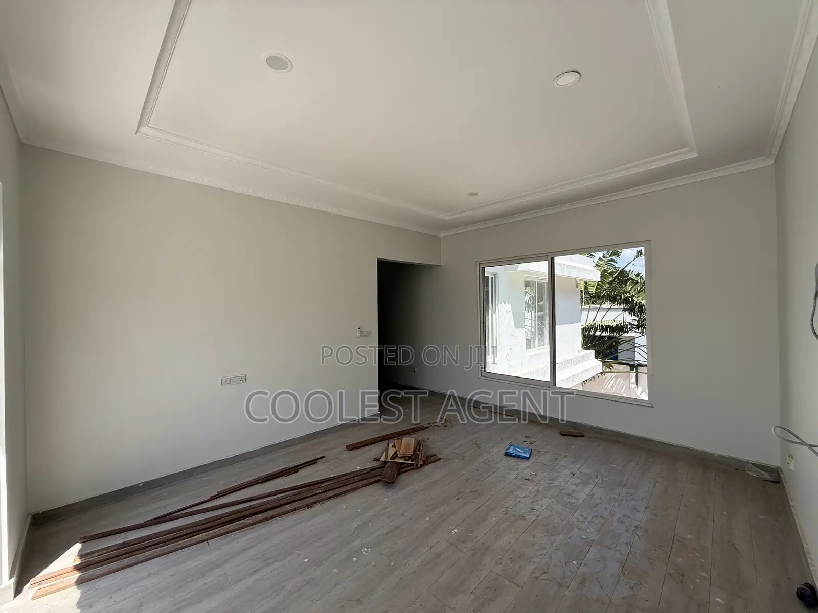 5bdrm Bungalow in Coolest Estate, Oyster Bay for rent