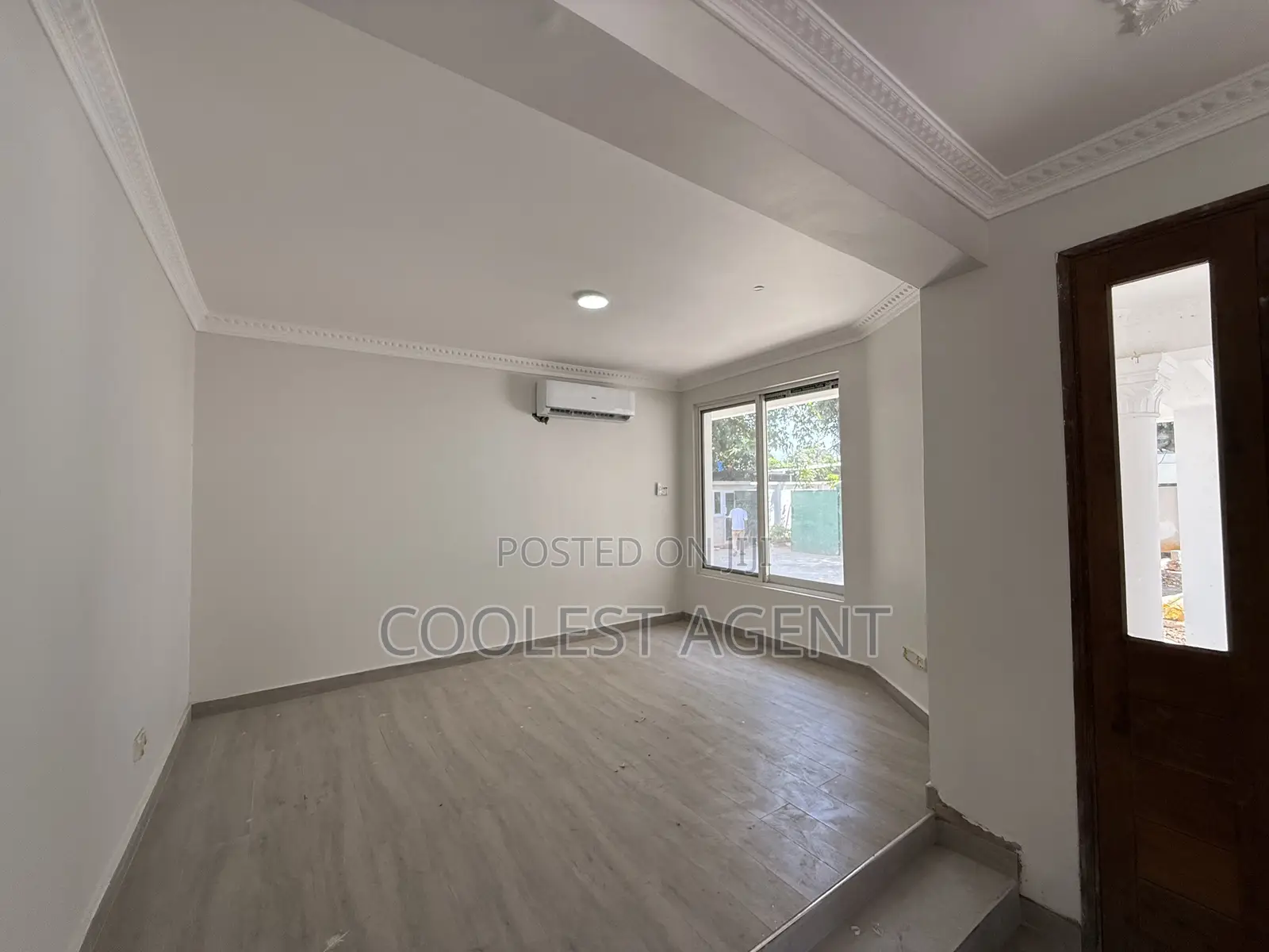 5bdrm Bungalow in Coolest Estate, Oyster Bay for rent