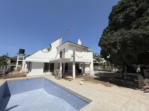 5bdrm Bungalow in Coolest Estate, Oyster Bay for rent