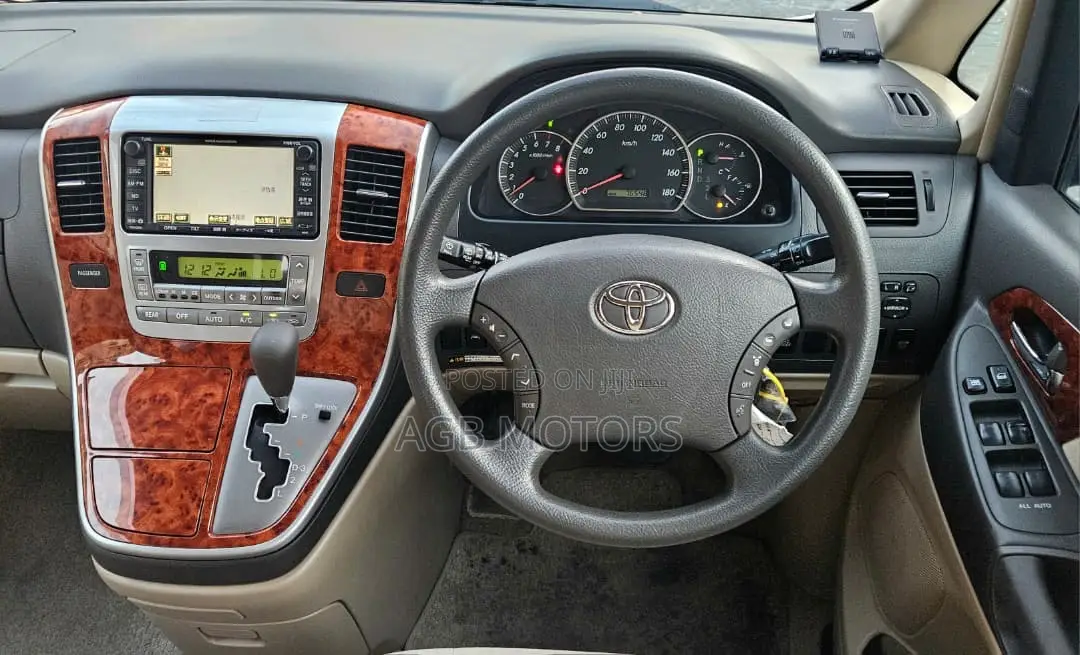 Toyota Alphard 2.4 Petrol AWD 2004 White
