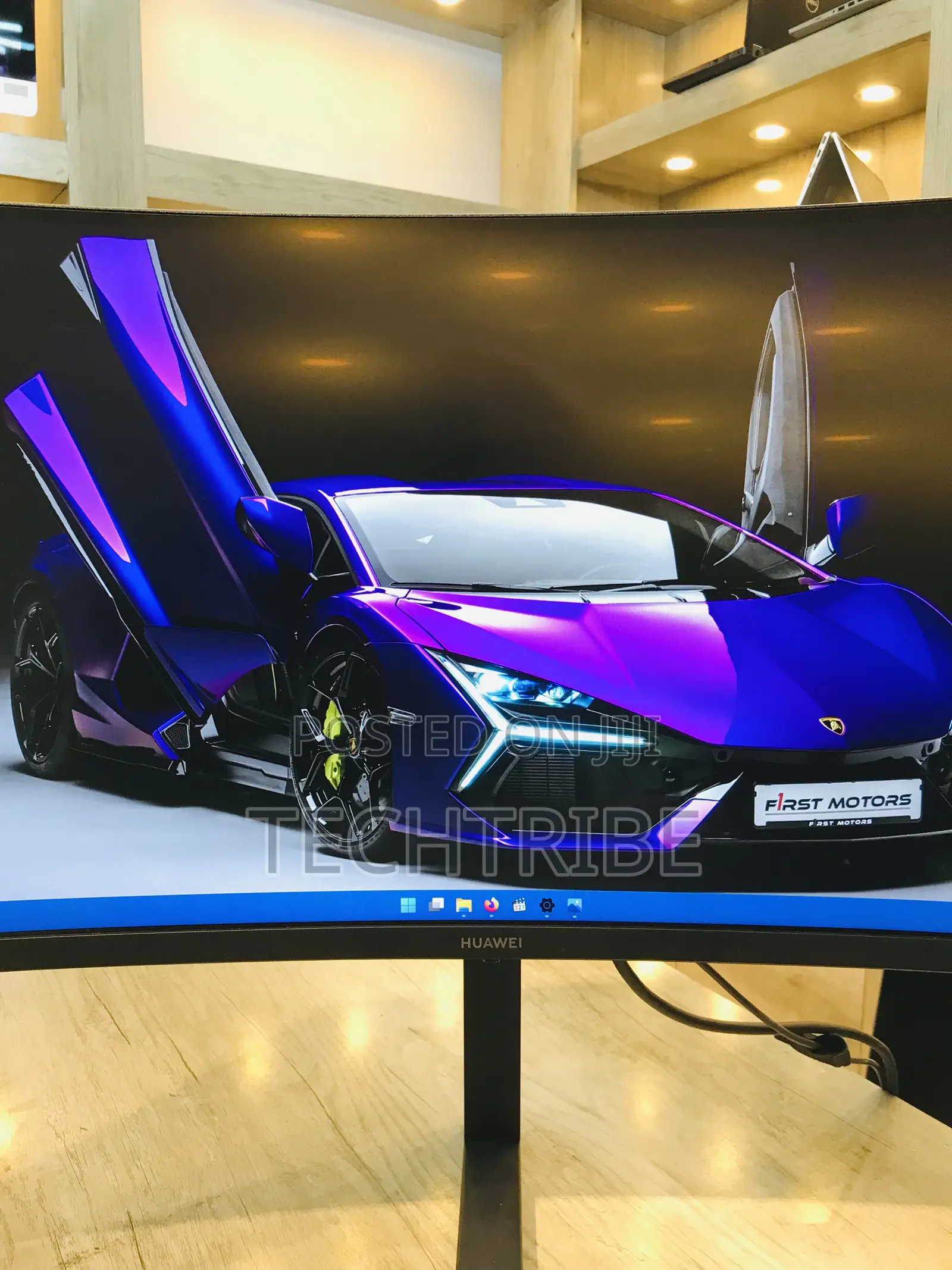 Huawei Curved Monitor