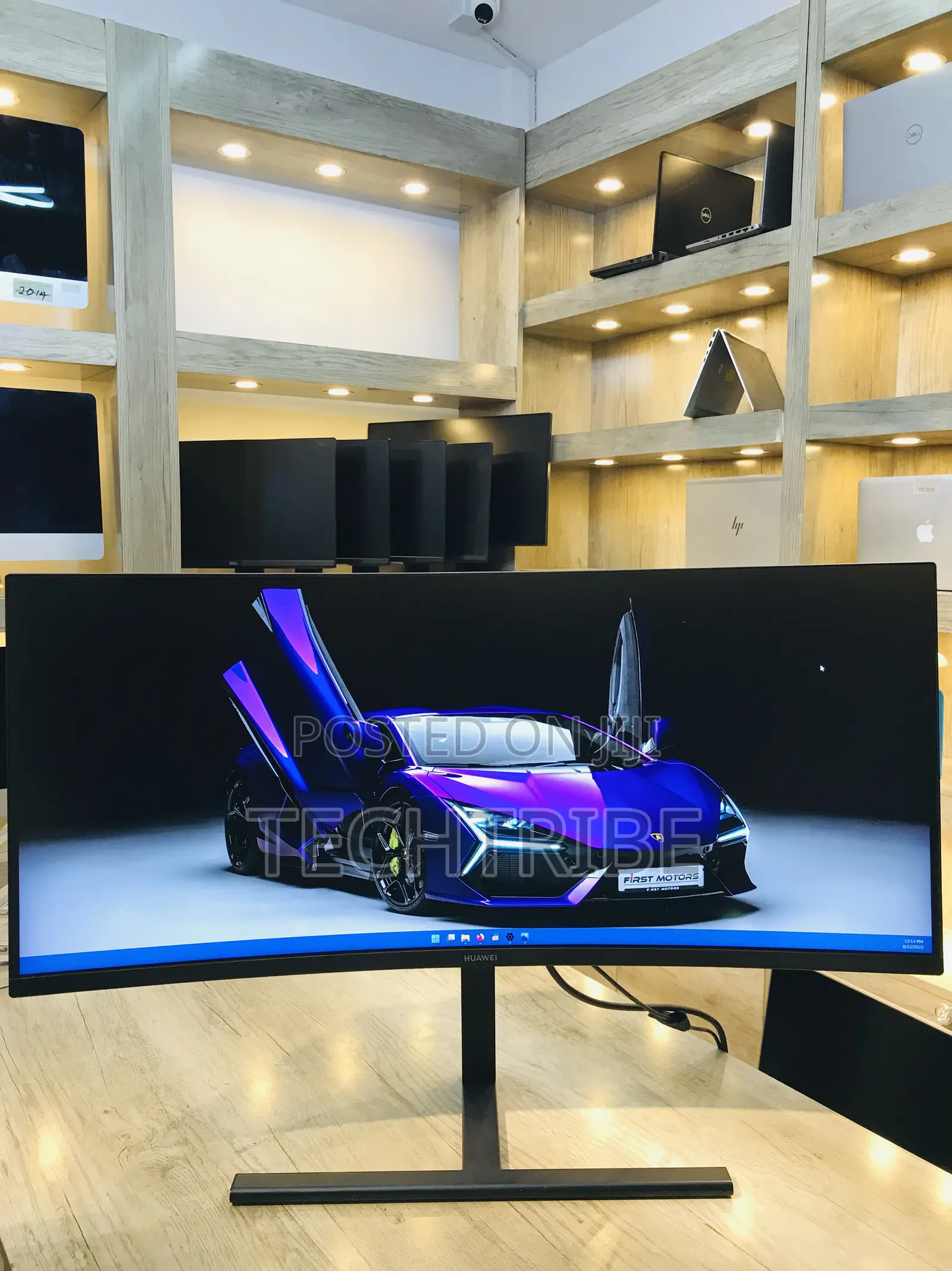 Huawei Curved Monitor