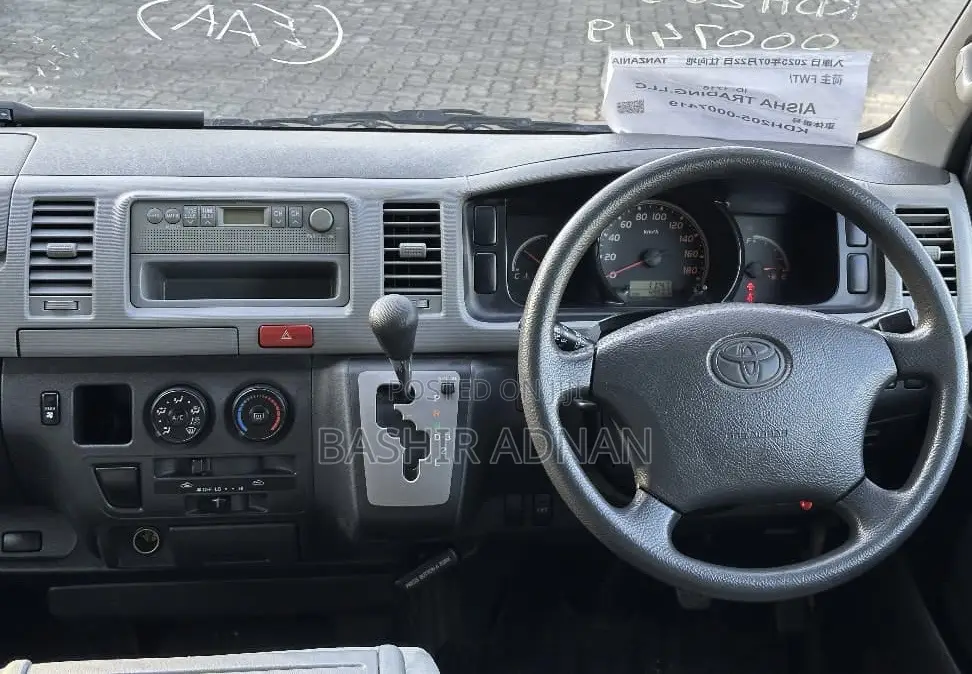 Toyota HiAce 2006 White