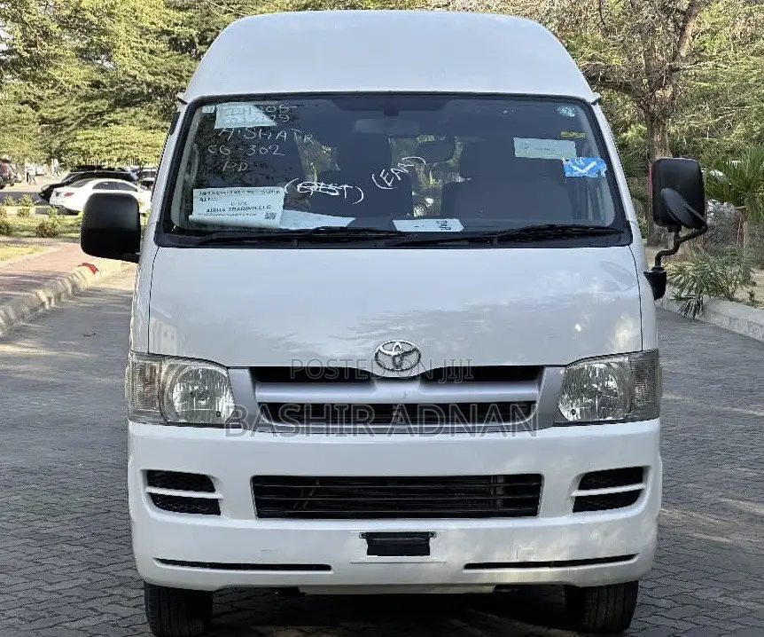 Toyota HiAce 2006 White