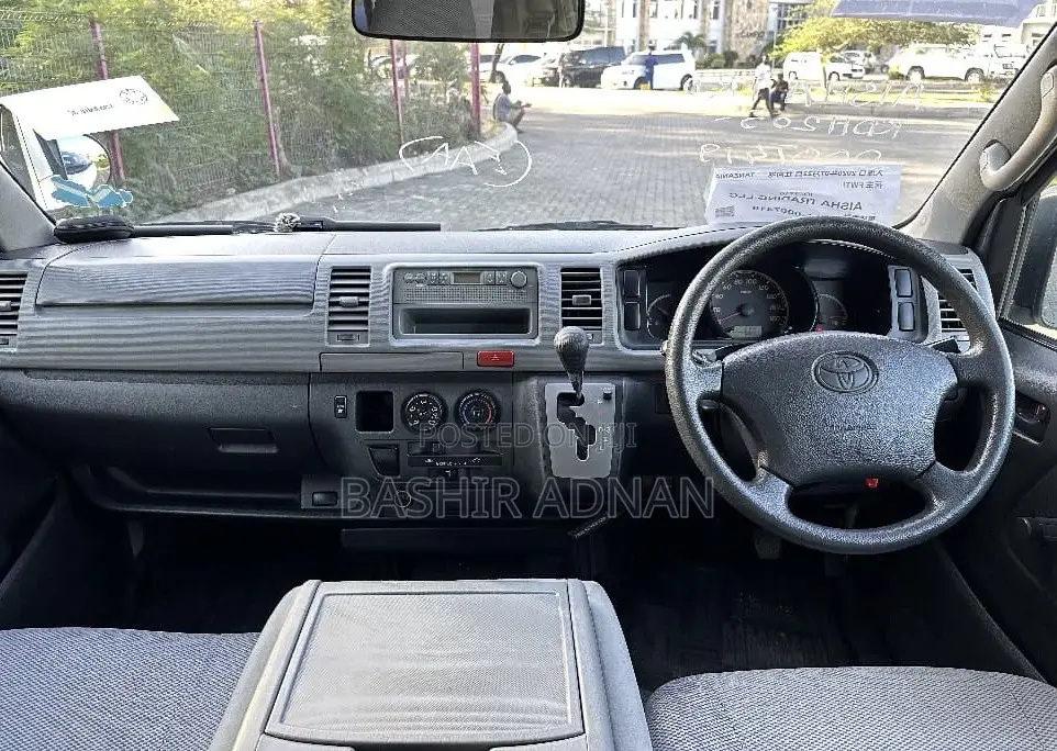Toyota HiAce 2006 White