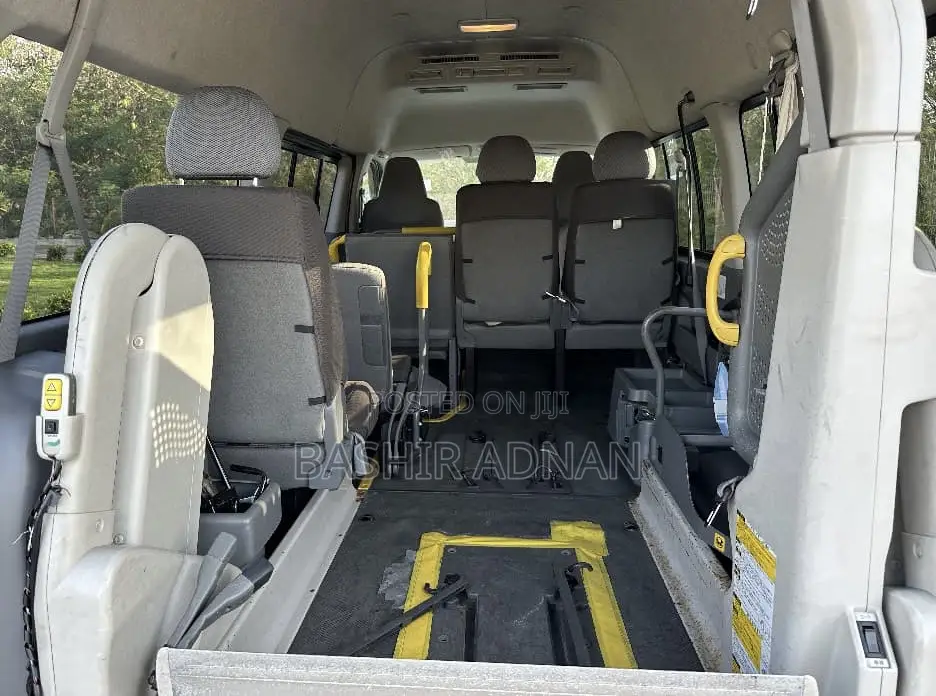 Toyota HiAce 2006 White