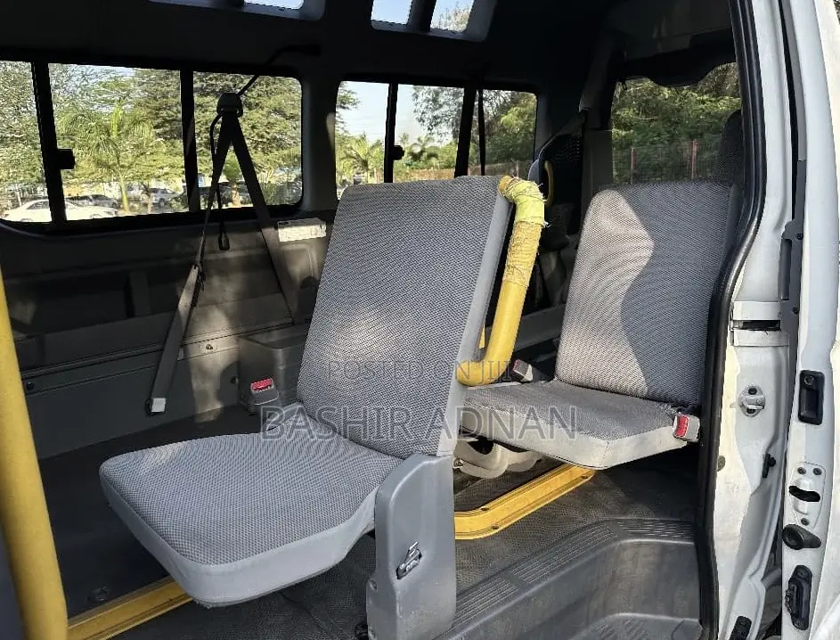 Toyota HiAce 2006 White