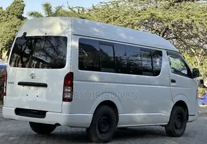 Toyota HiAce 2006 White