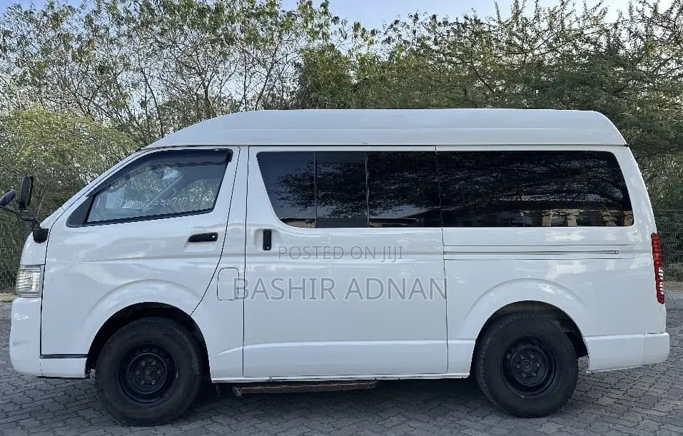 Toyota HiAce 2006 White