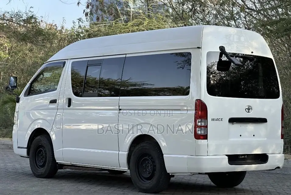 Toyota HiAce 2006 White