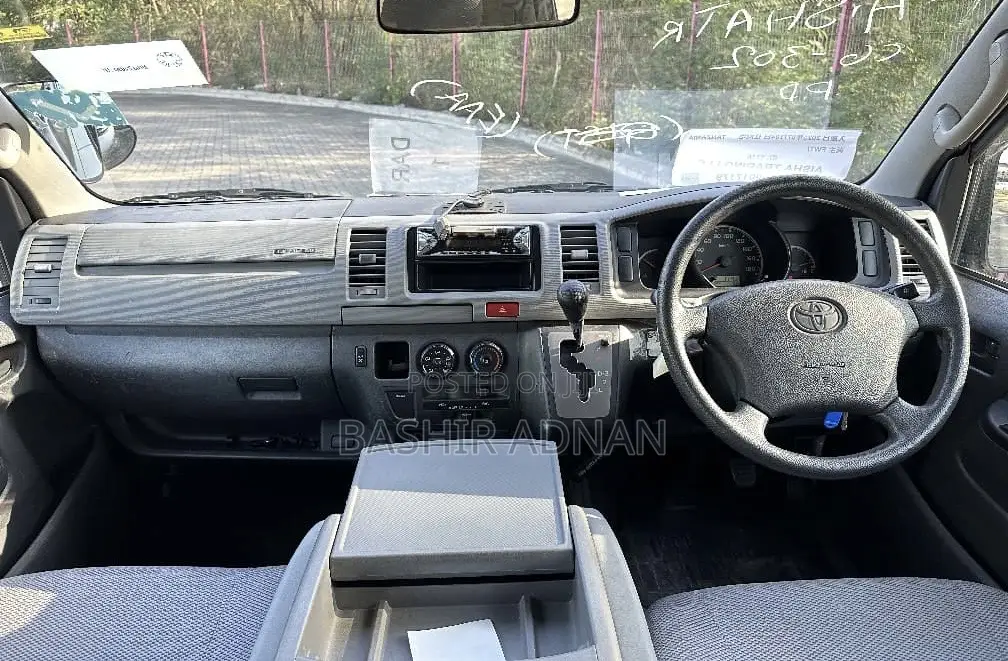 Toyota HiAce 2006 White