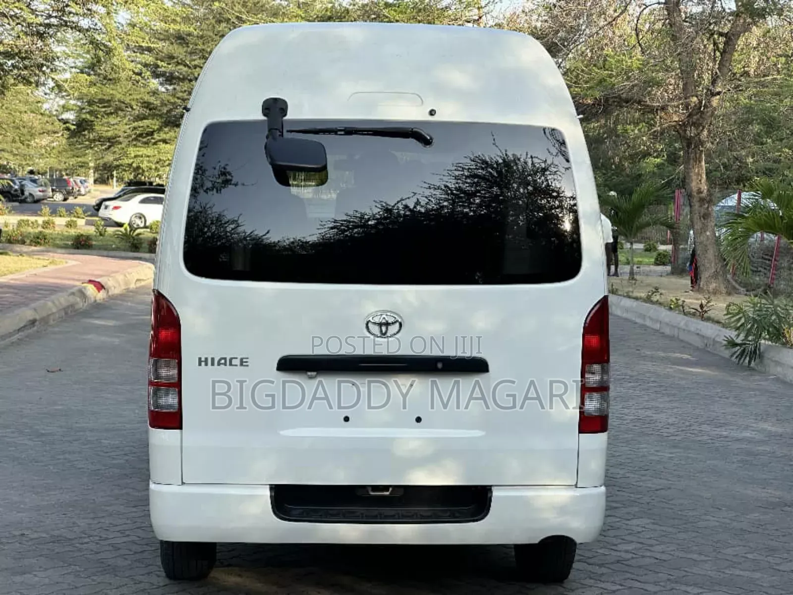 Toyota HiAce 2006 White