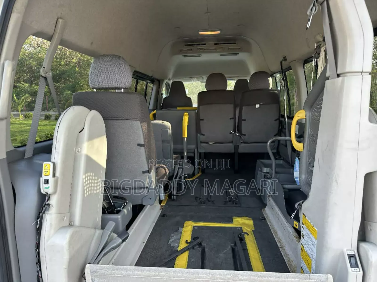 Toyota HiAce 2006 White
