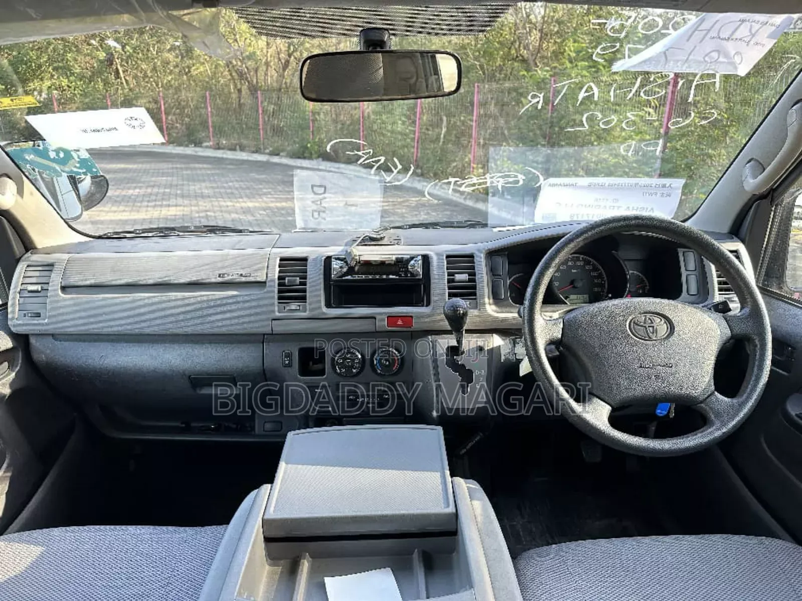 Toyota HiAce 2006 White