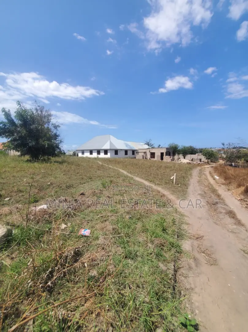 Big Plot in Terms of Size for Sale in Madale Msigani and Its Cheap