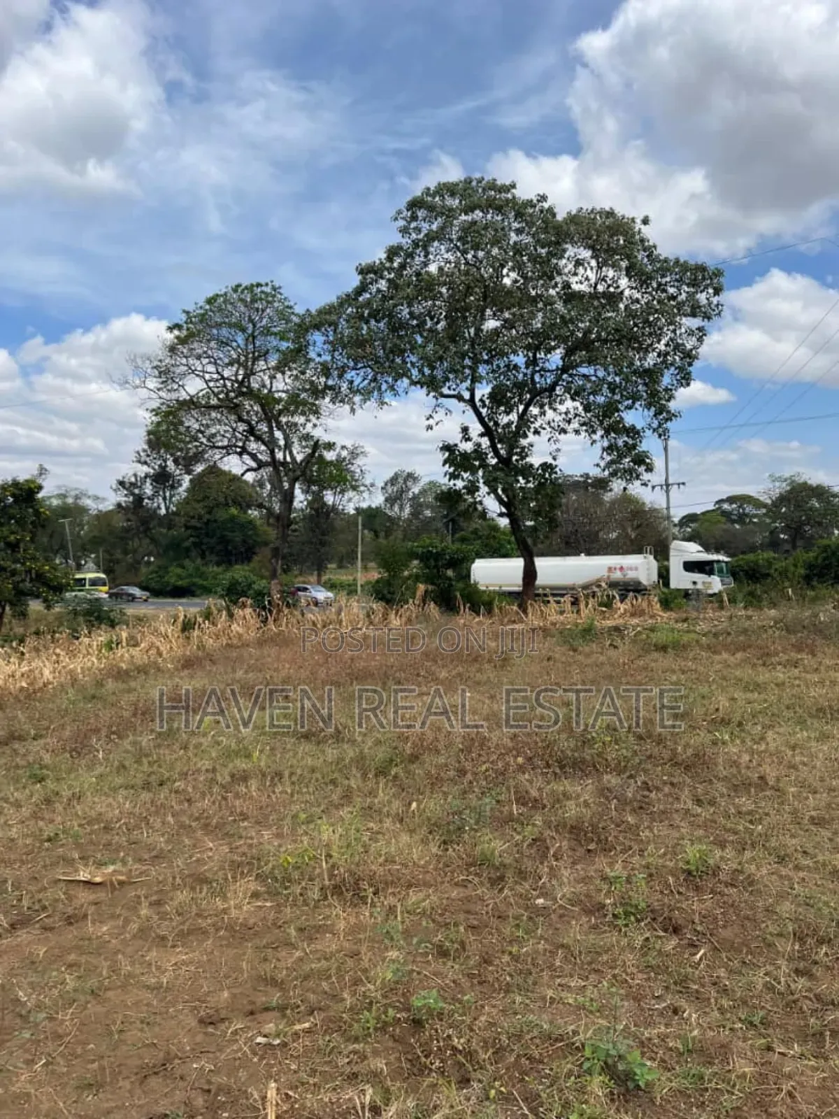 Corner Plot Inayogusa Arusha Moshi Road Inauzwa Tengeru Arusha