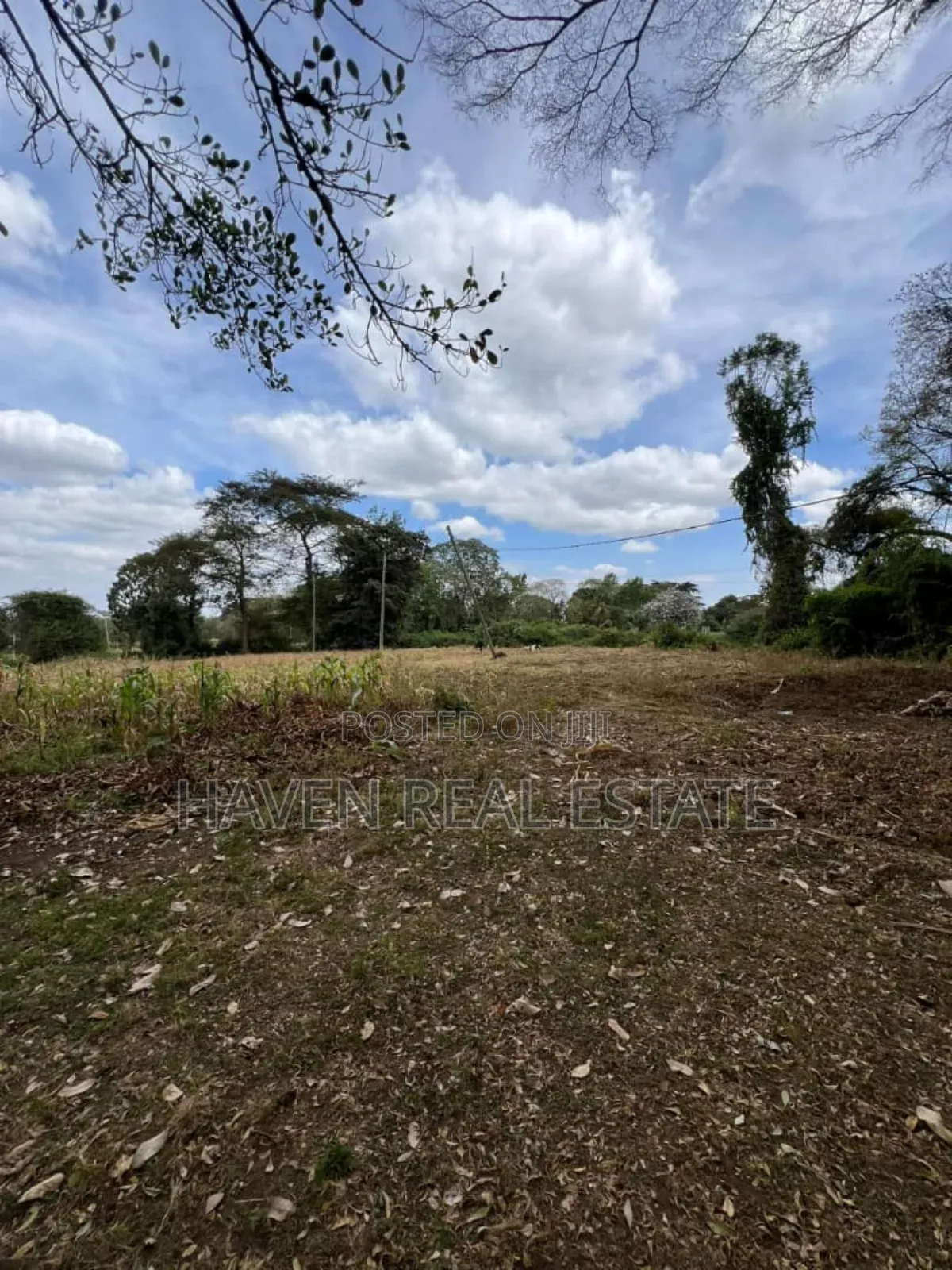 Corner Plot Inayogusa Arusha Moshi Road Inauzwa Tengeru Arusha