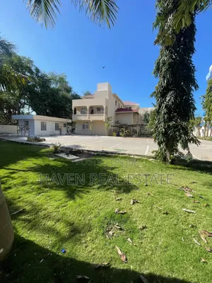 15bdrm House in Oyster Bay for rent