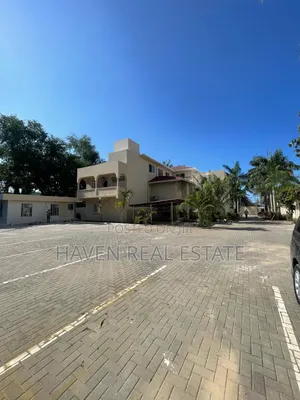 15bdrm House in Oyster Bay for rent