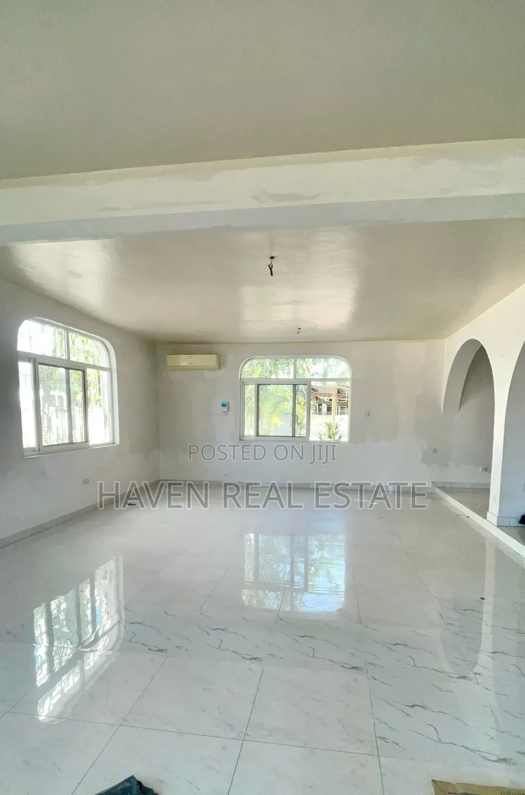 15bdrm House in Oyster Bay for rent