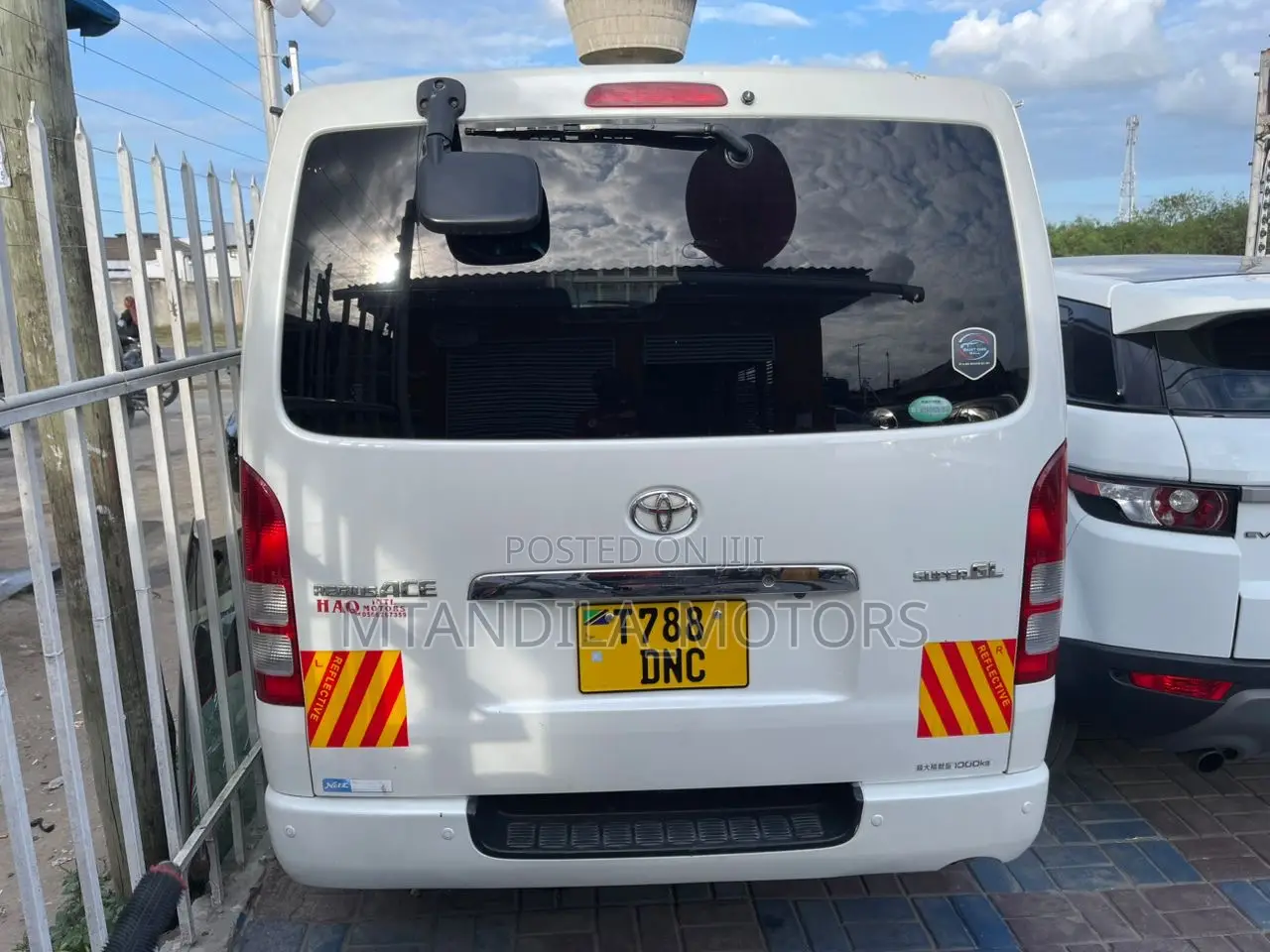 Toyota Quantum 2011 White